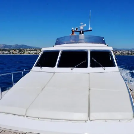 Bateau-hôtel Yacht Charter Cannes Antibes *