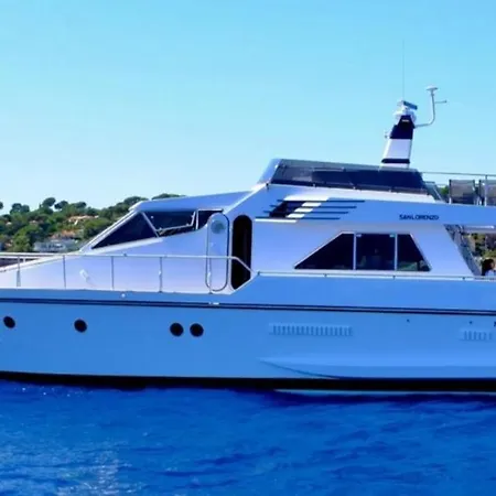 Bateau-hôtel Yacht Charter Cannes Antibes