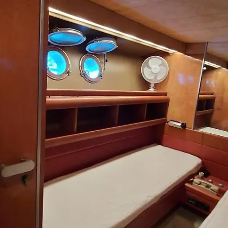 Yacht Charter Cannes Antibes Bateau-hôtel Nice