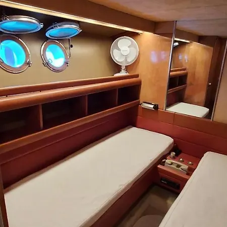 Yacht Charter Cannes Antibes Bateau-hôtel Nice