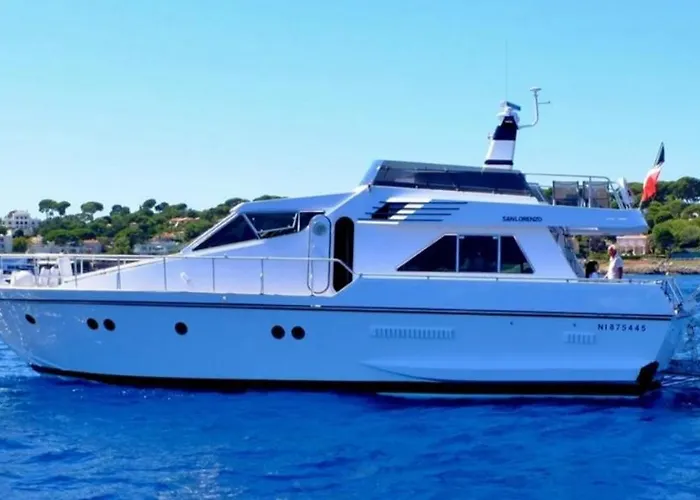 Hotel na wodzie Yacht Charter Cannes Antibes