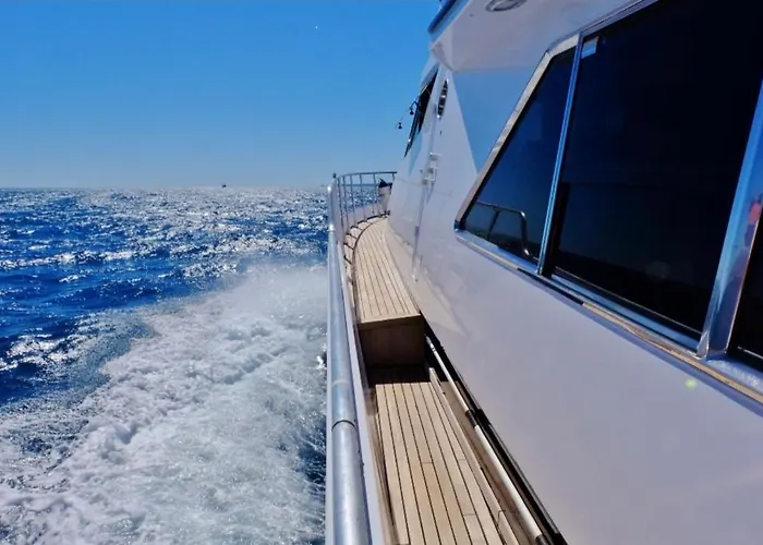 Hotel na wodzie Yacht Charter Cannes Antibes *
