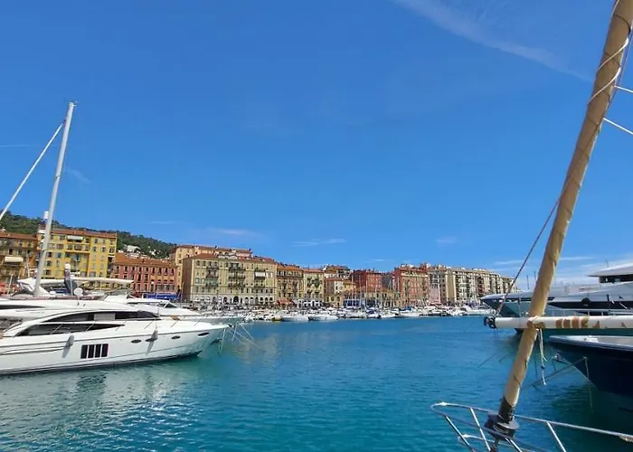 Yacht Charter Cannes Antibes Hotel na wodzie