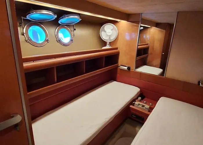 Yacht Charter Cannes Antibes Hotel na wodzie Nicea