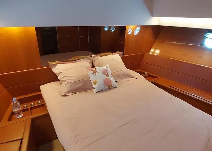 Yacht Charter Cannes Antibes Hotel na wodzie