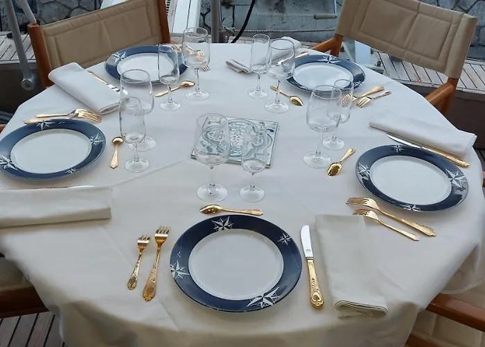 Yacht Charter Cannes Antibes Hotel na wodzie