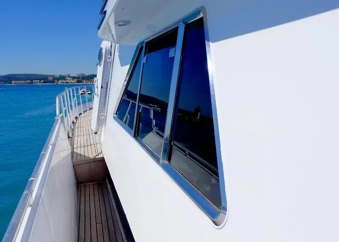 Yacht Charter Cannes Antibes Πλωτό κατάλυμα Νίκαια