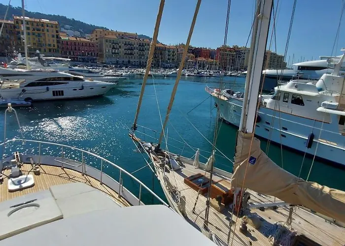 Πλωτό κατάλυμα Yacht Charter Cannes Antibes Νίκαια