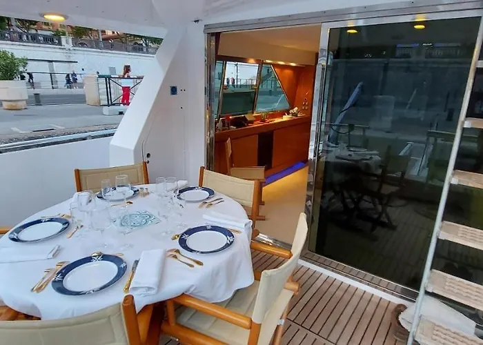Πλωτό κατάλυμα Yacht Charter Cannes Antibes